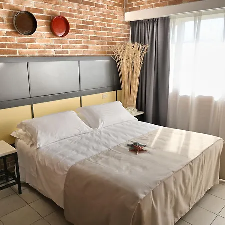 Marina Hotel